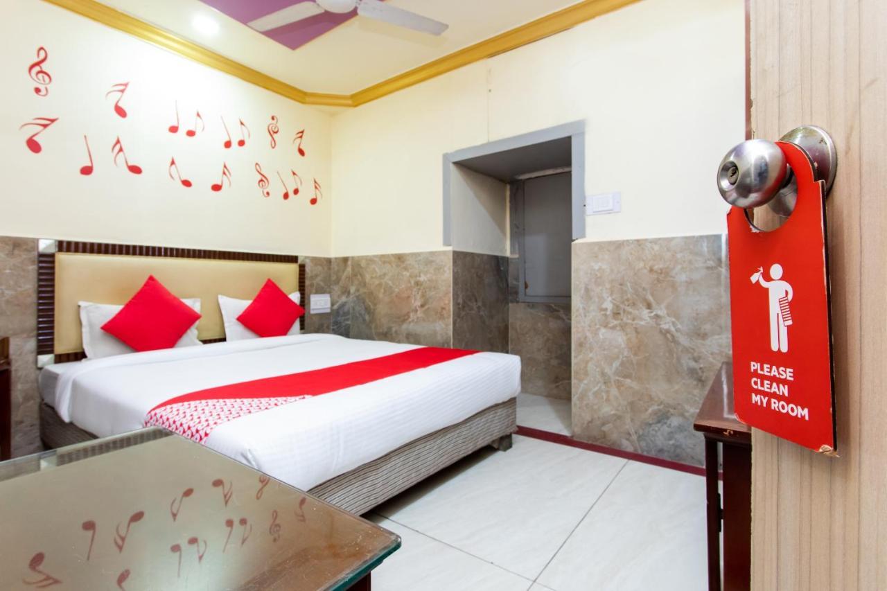 Oyo 24196 Hotel Shreenath Palace Uddzsaín Kültér fotó