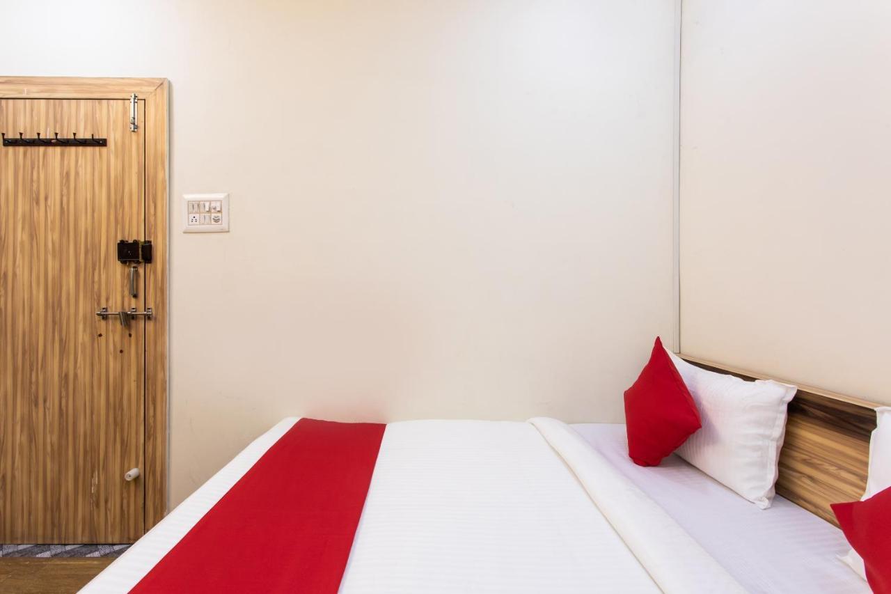 Oyo 24196 Hotel Shreenath Palace Uddzsaín Kültér fotó
