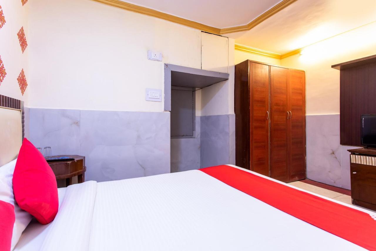 Oyo 24196 Hotel Shreenath Palace Uddzsaín Kültér fotó